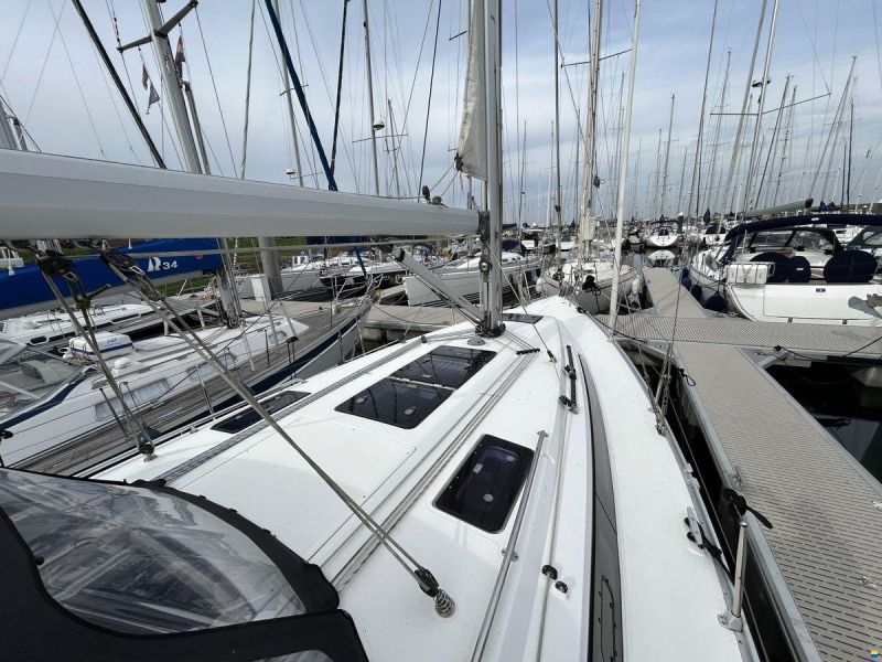 Bavaria 37