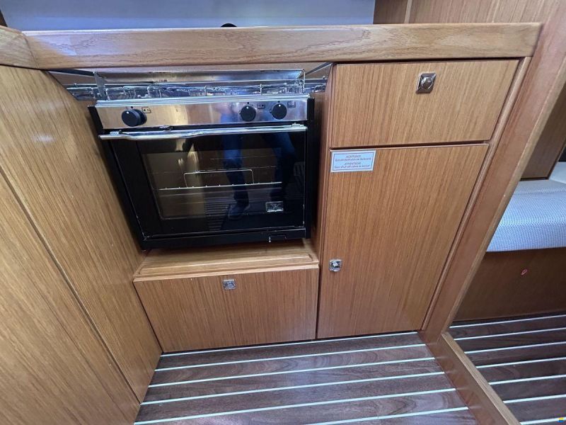 Bavaria 37
