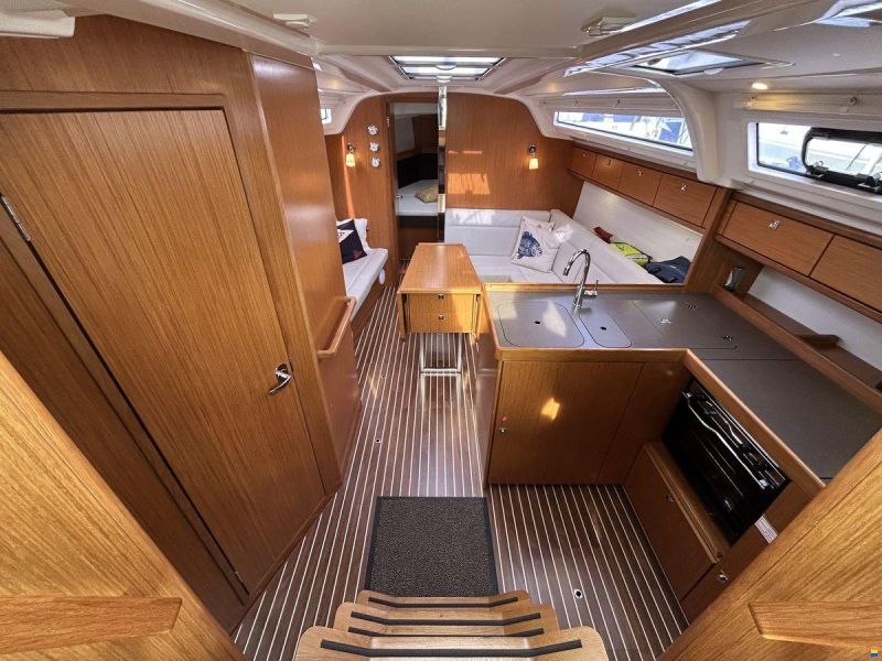 Bavaria 37