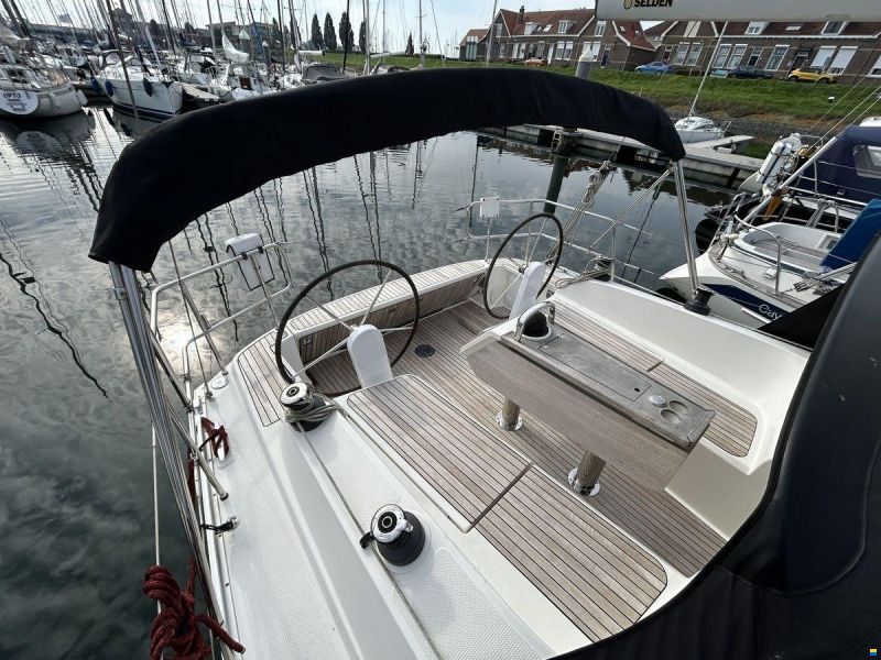 Bavaria 37