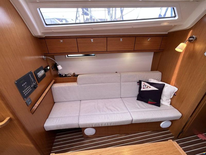 Bavaria 37