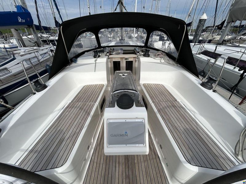 Bavaria 37