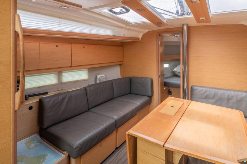 Dufour D390 Grand Large