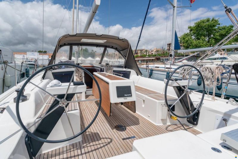Dufour D390 Grand Large