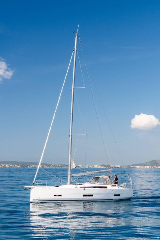 Dufour D390 Grand Large