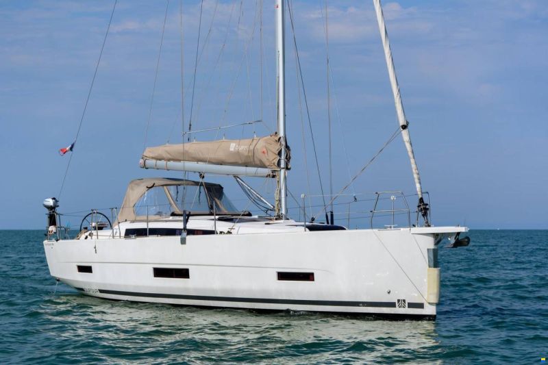 Dufour D390 Grand Large