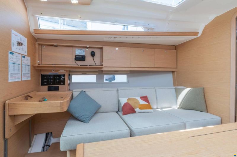 Dufour D390 Grand Large