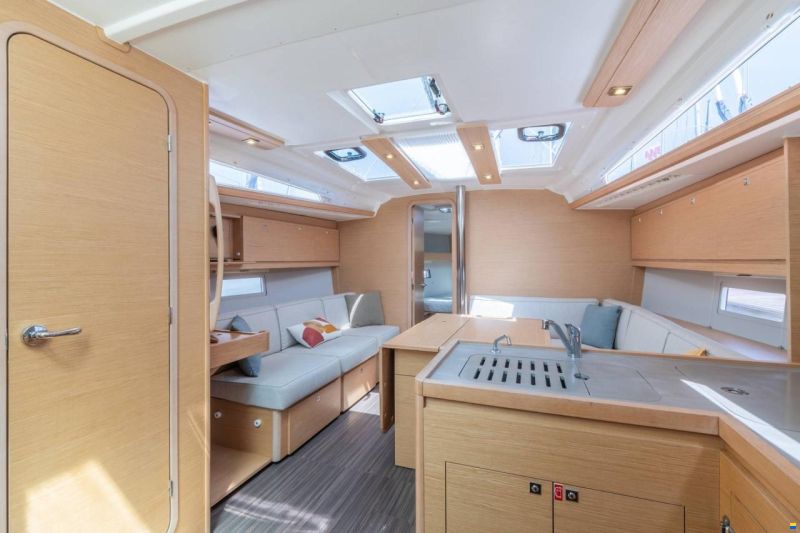 Dufour D390 Grand Large