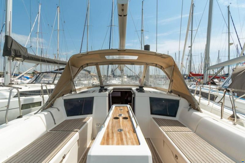 Dufour D390 Grand Large