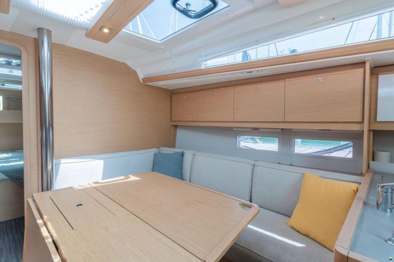 Dufour D390 Grand Large