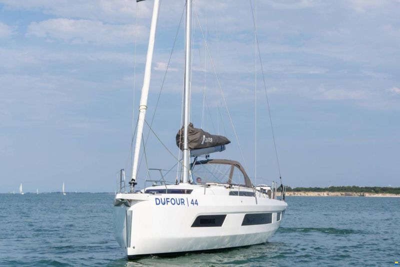 Dufour DY44