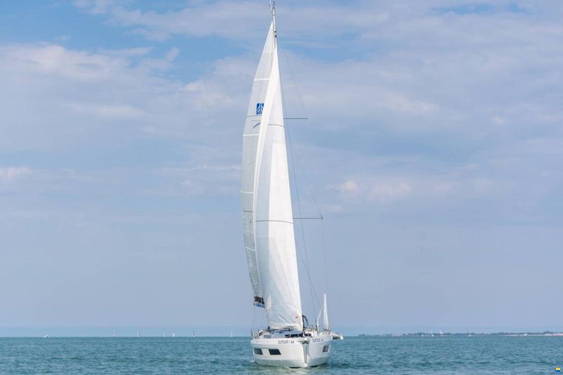 Dufour DY44