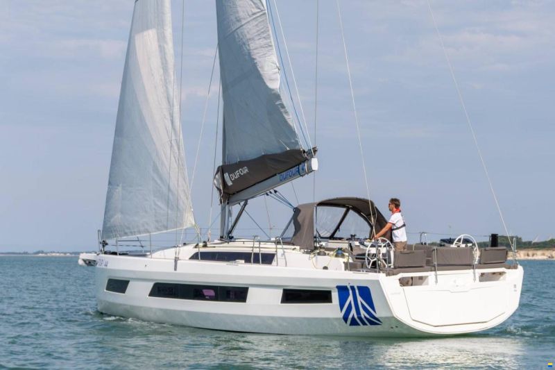 Dufour DY44