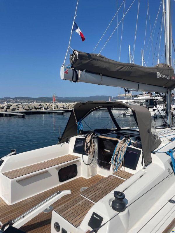 Dufour DY32
