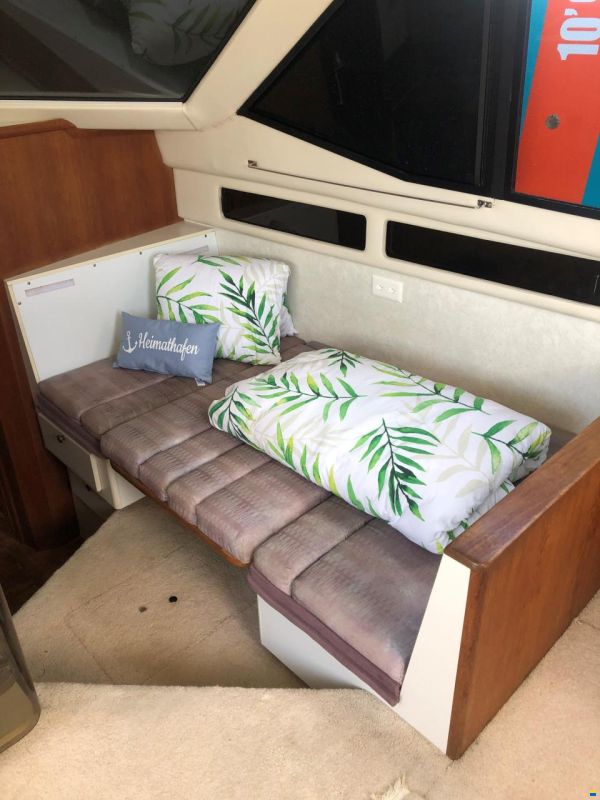 Carver 33 Aft Cabin