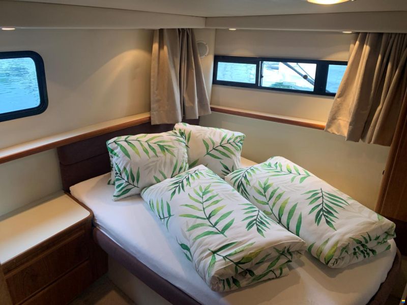 Carver 33 Aft Cabin