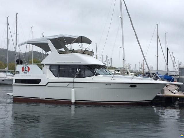 Carver 33 Aft Cabin