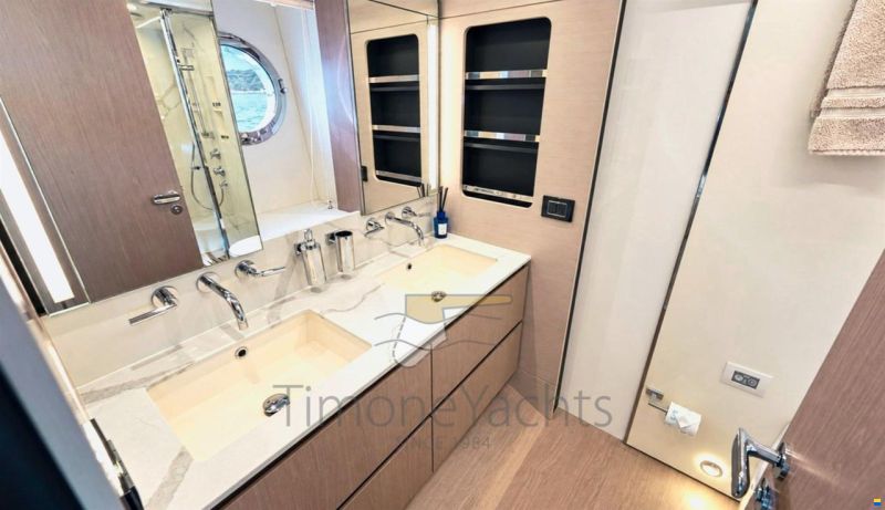Azimut 72 Fly