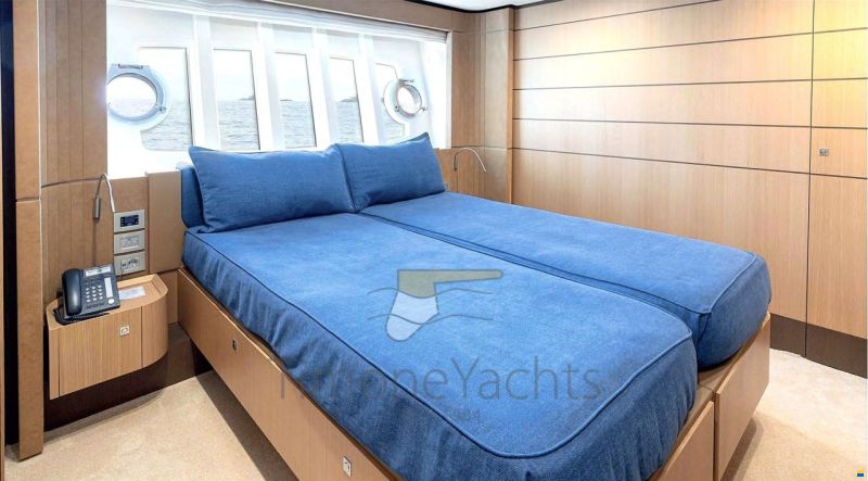 Ferretti 960