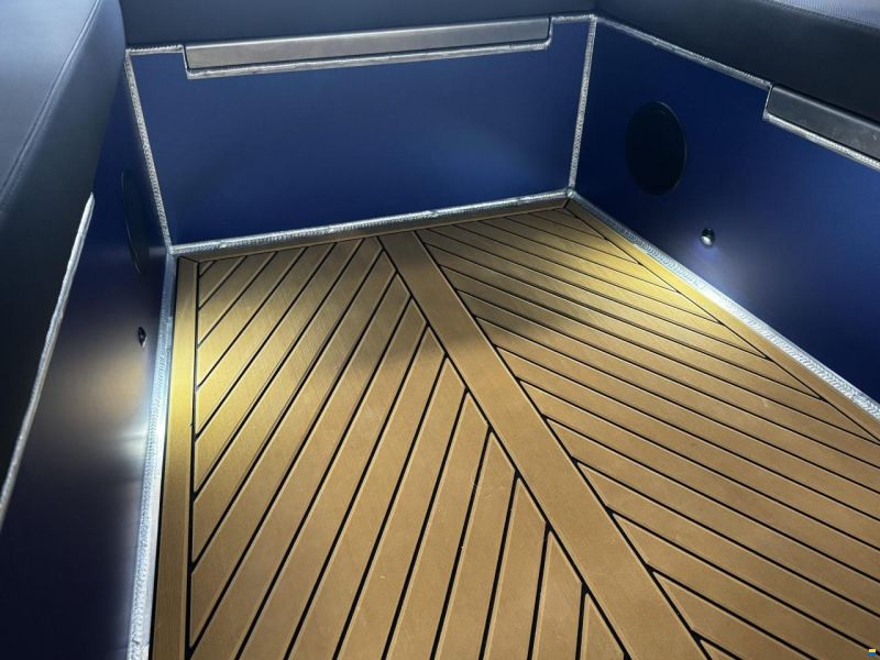 Qualia QT 22 Outboard