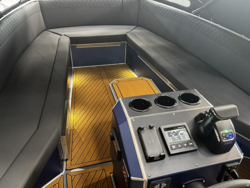 Qualia QT 22 Outboard