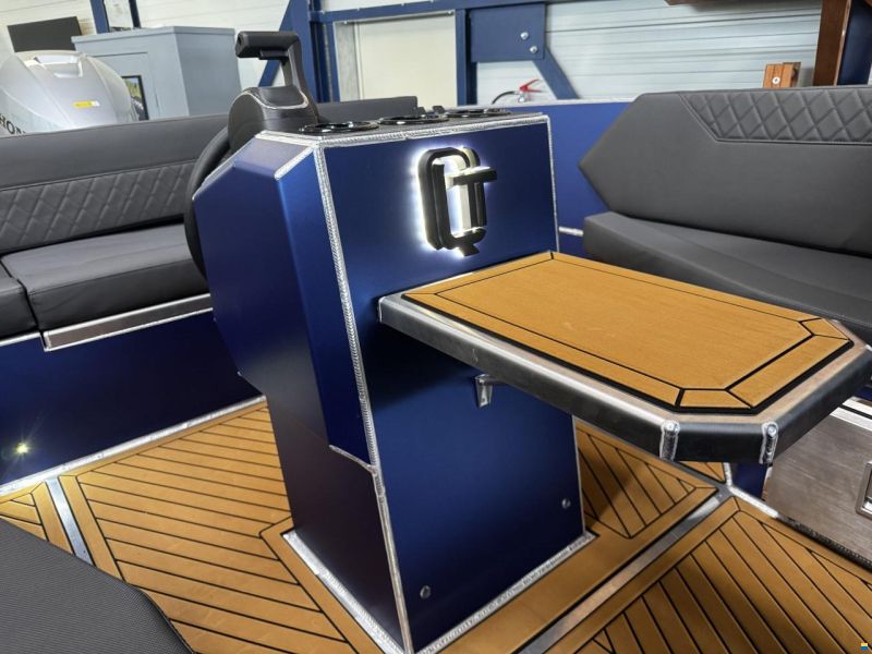 Qualia QT 22 Outboard