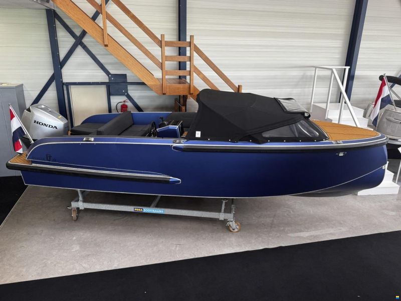 Qualia QT 22 Outboard