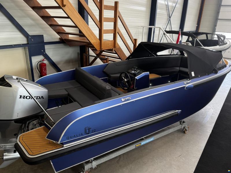 Qualia QT 22 Outboard