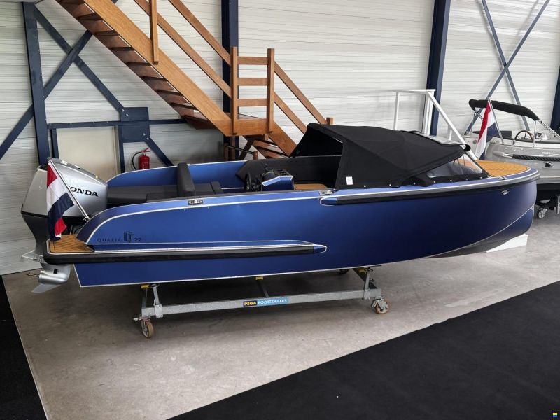 Qualia QT 22 Outboard