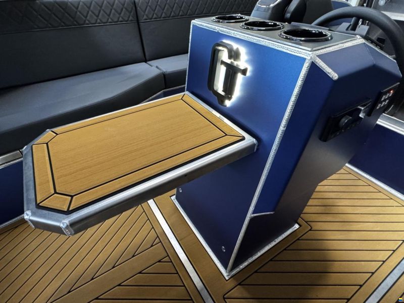 Qualia QT 22 Outboard