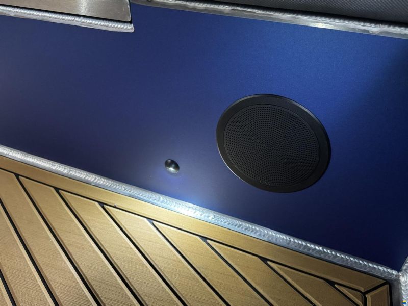 Qualia QT 22 Outboard