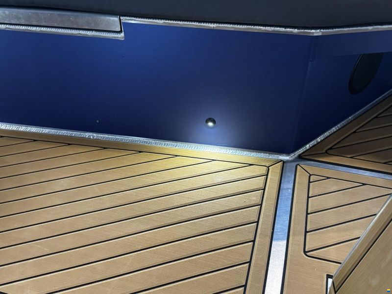 Qualia QT 22 Outboard