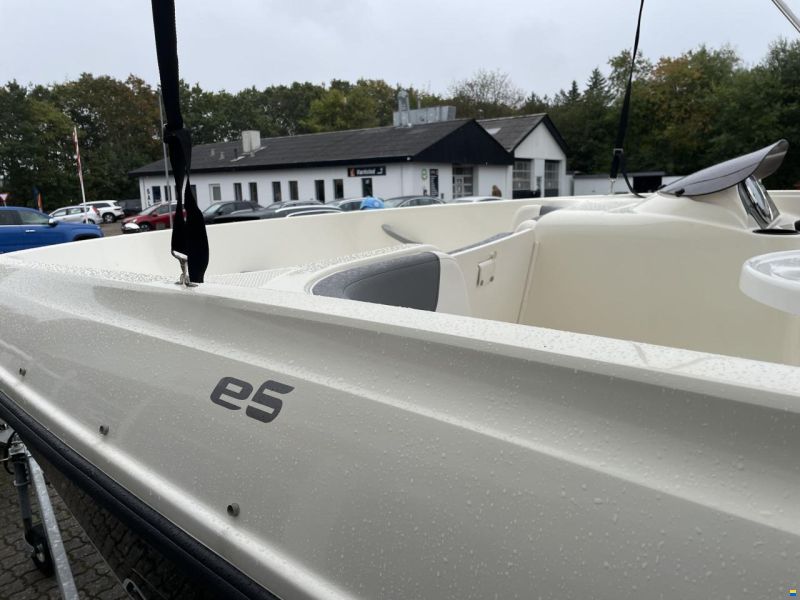 Bayliner E5 ELEMENT med Mercury F80 ELPT EFI og V
