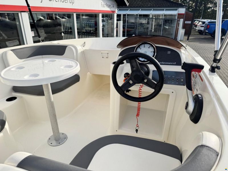 Bayliner E5 Element med Mercury 80 hk Merccury-EF
