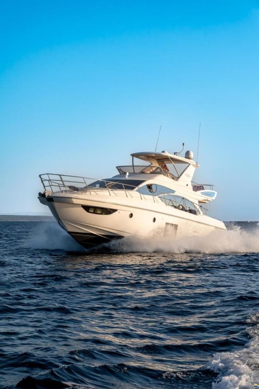 Azimut 53 Fly