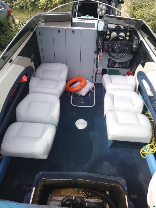 Bayliner 2052
