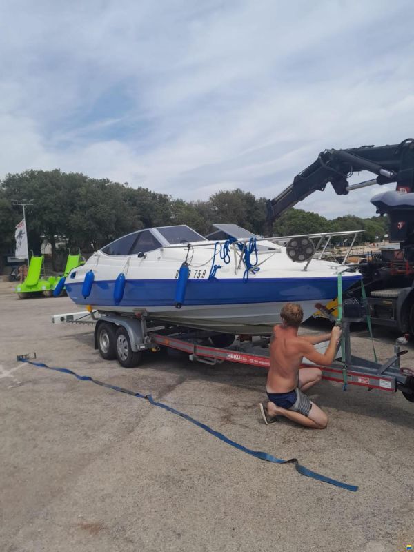 Bayliner 2052