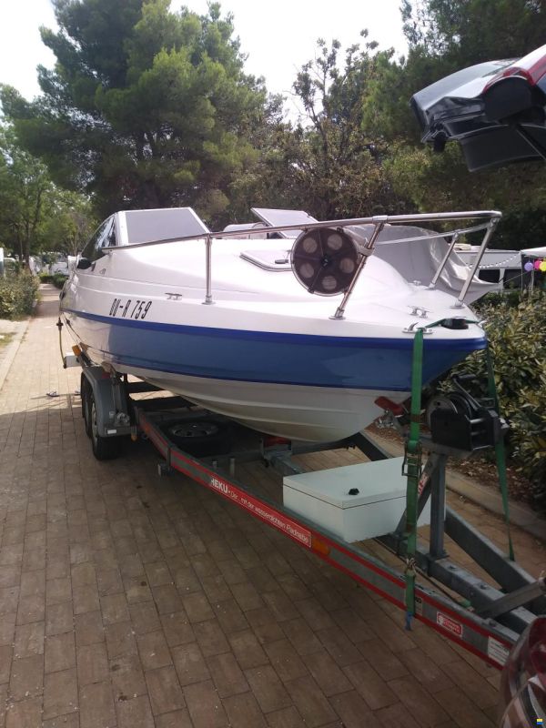 Bayliner 2052