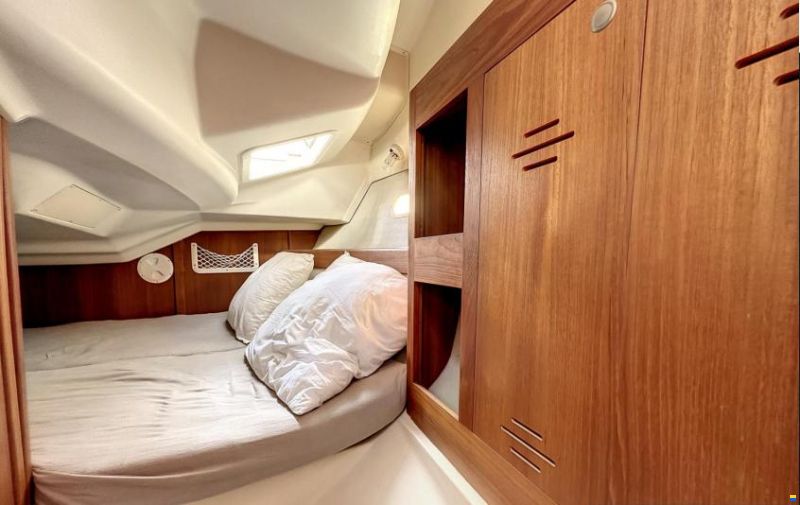 Hunter 320