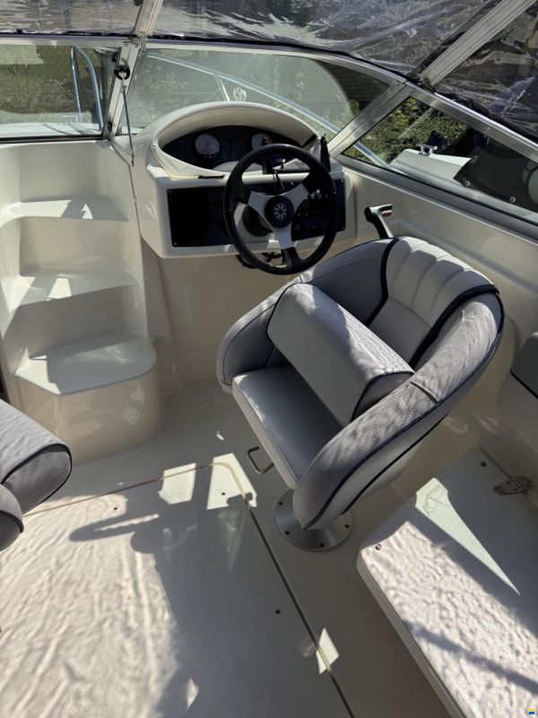 Bella 620 DC – 2005 Med Mercury 115 HK E