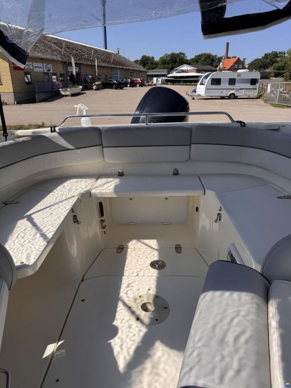 Bella 620 DC – 2005 Med Mercury 115 HK E