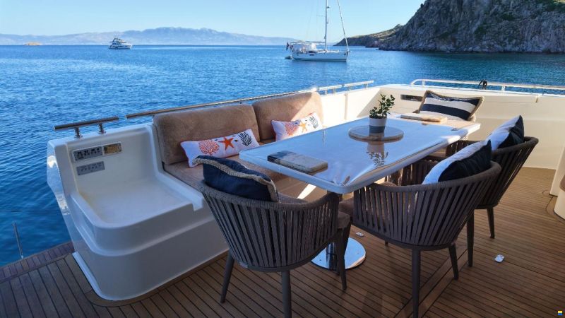 Ferretti 720