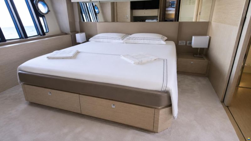 Ferretti 720
