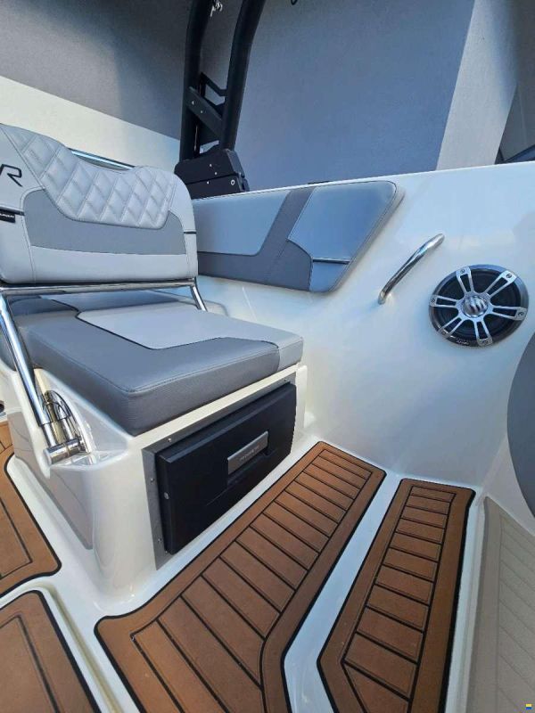 Bayliner VR6E IB 250 PS