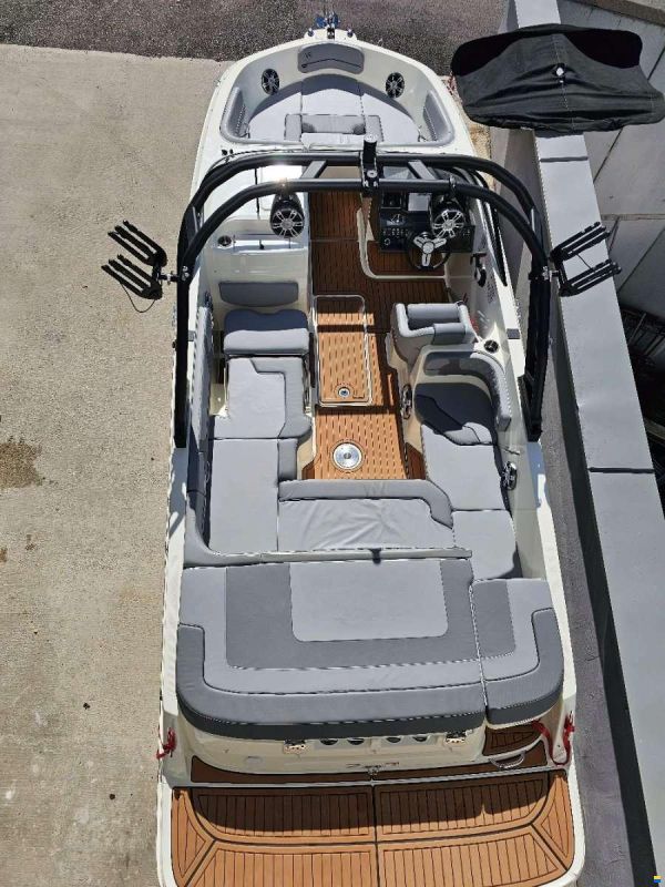 Bayliner VR6E IB 250 PS