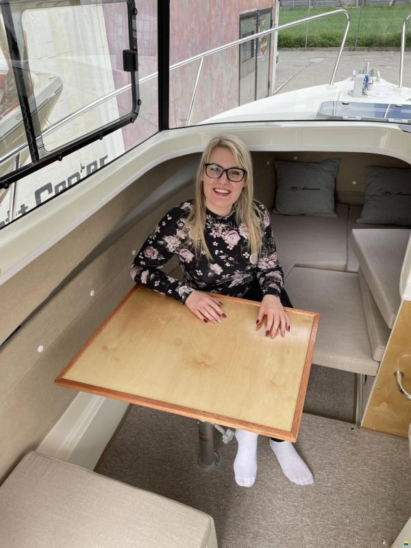 Manara Pilothouse 21'