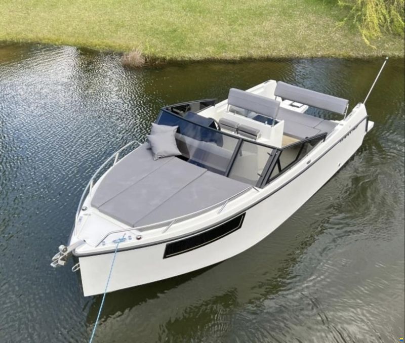 Manara 750 Pleasure
