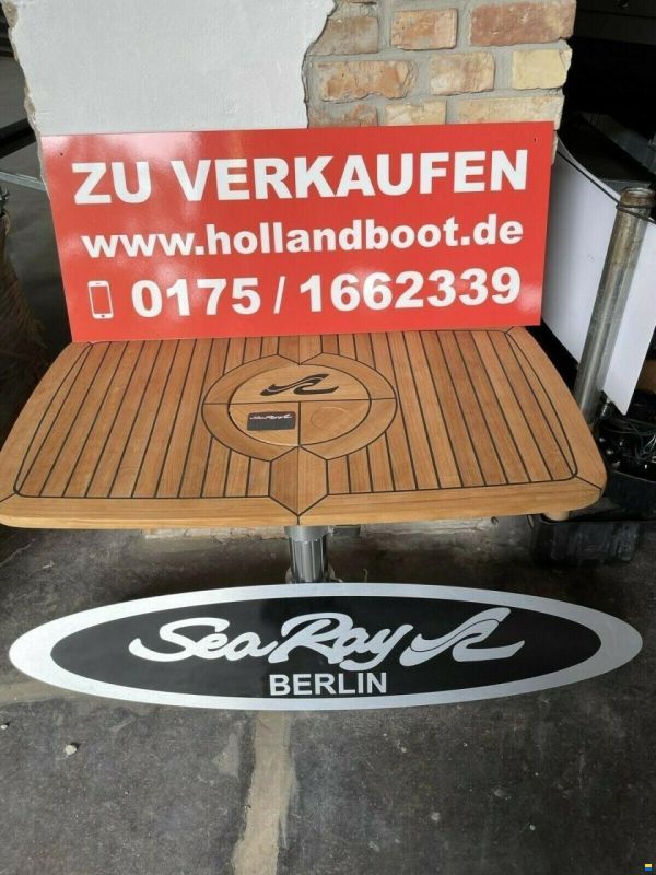 Sea Ray Teaktisch