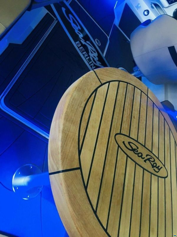 Sea Ray Teaktisch