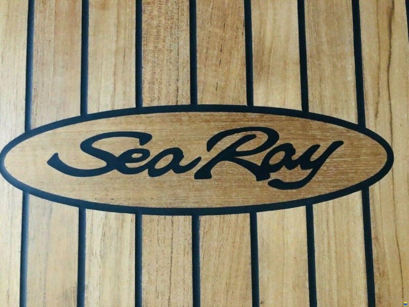 Sea Ray Teaktisch